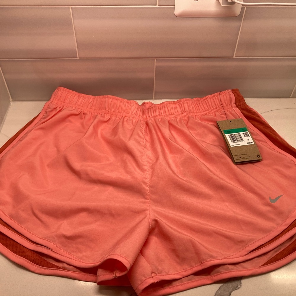 NWT Nike Women's Running Shorts in Size XL Dri-fit Tempo Style Salmon/Pink New